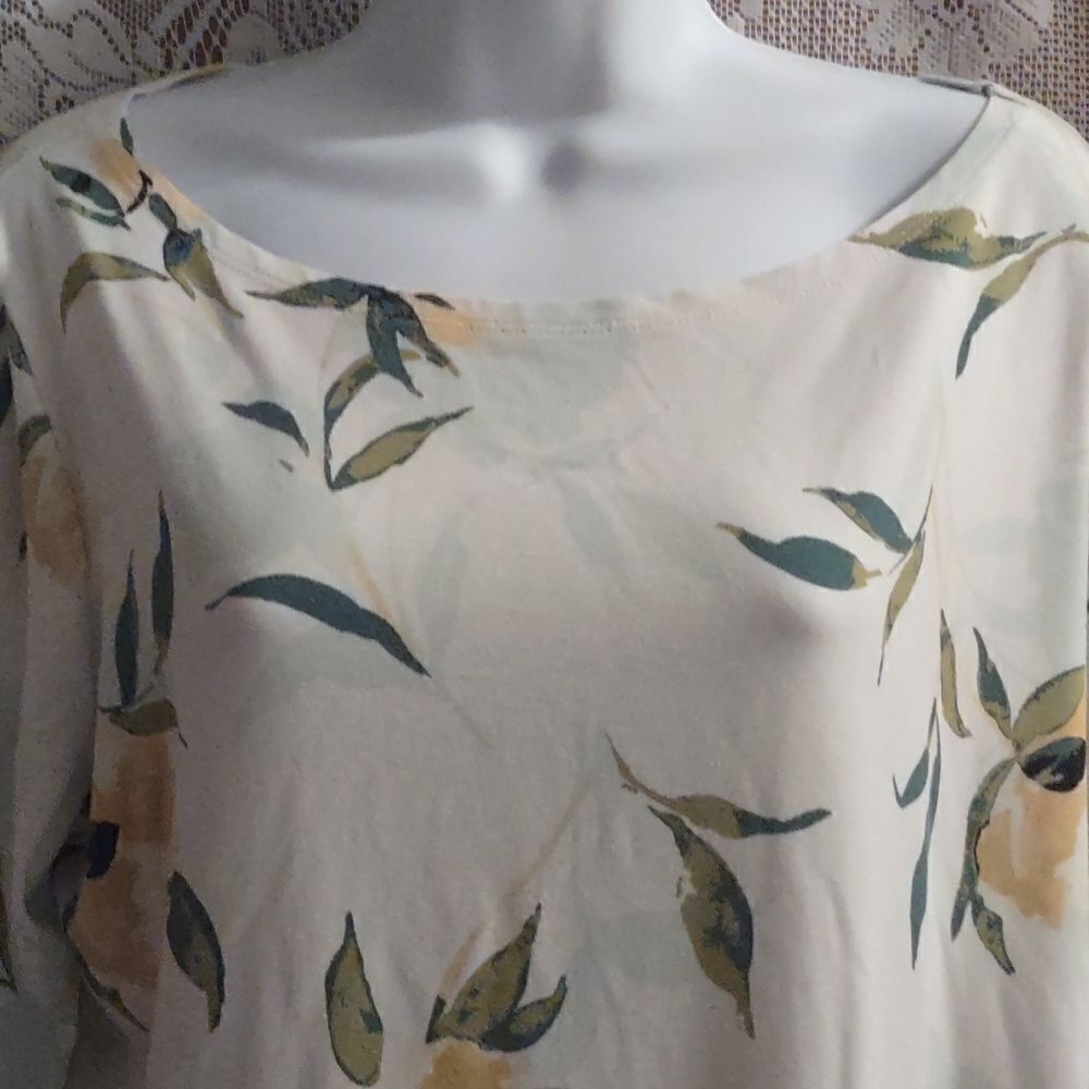 Ann Taylor Women's Size L Classic Yellow Floral 3/4 Sleeve Pullover Top - Picture 2 of 9